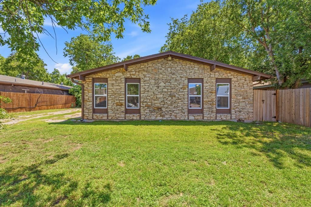 1911 Hearthside Drive A, Austin