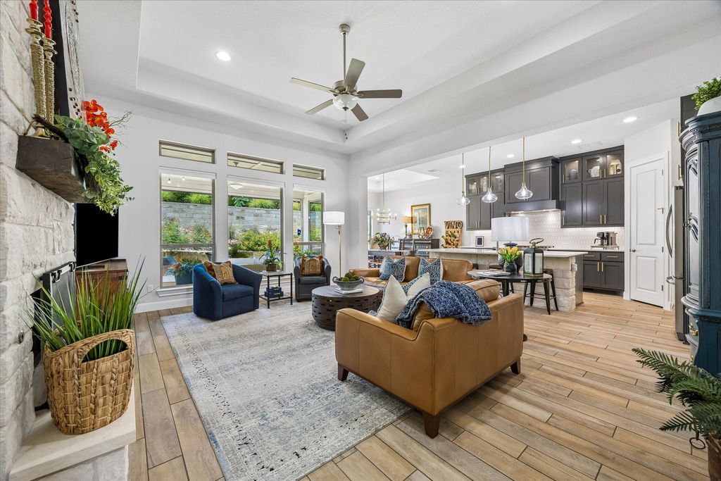19513 Tranquility Falls Path, Lago Vista