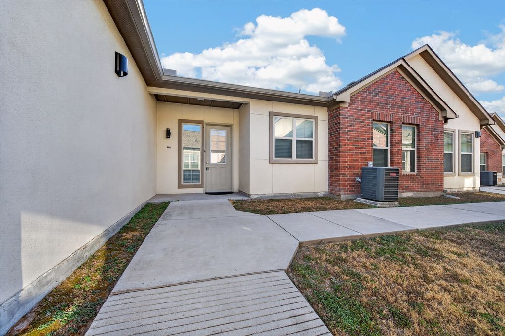 2400 Louis Henna Boulevard 209, Round Rock
