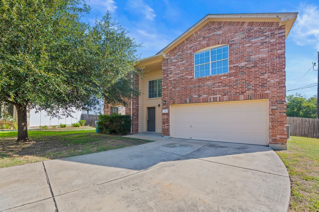 722 Lavaca Loop, Elgin