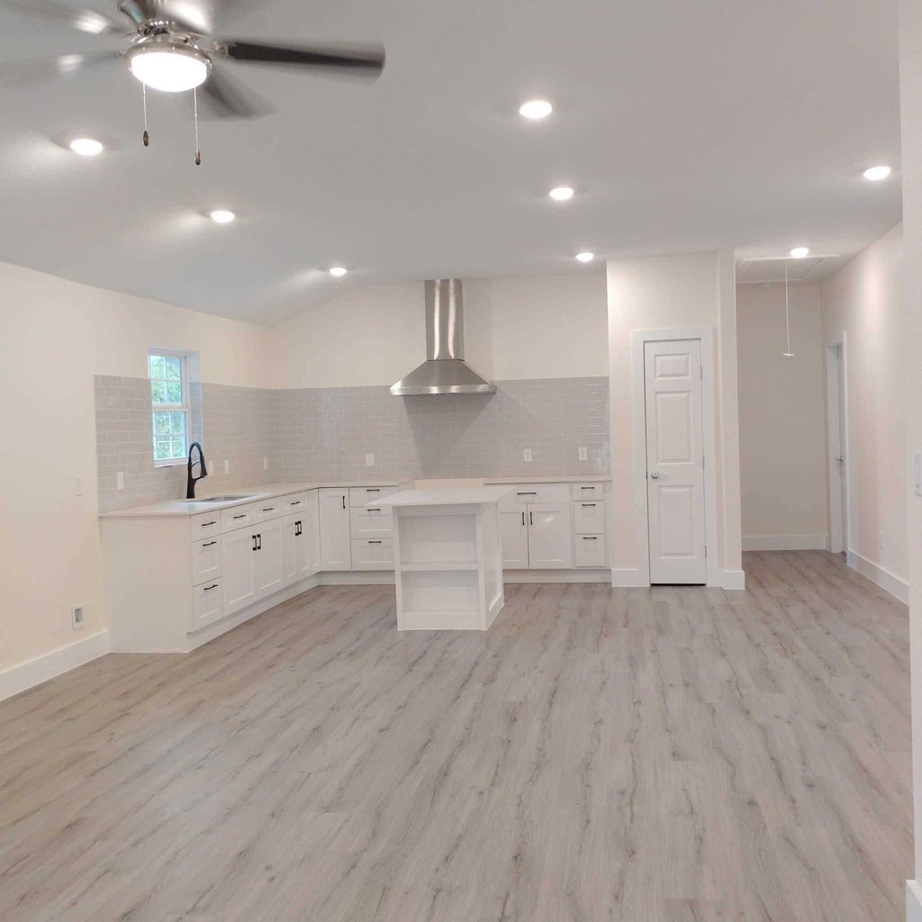 928 E Cameron Avenue, Rockdale