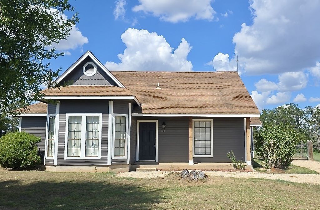 1081 Private Road 7023, Elgin