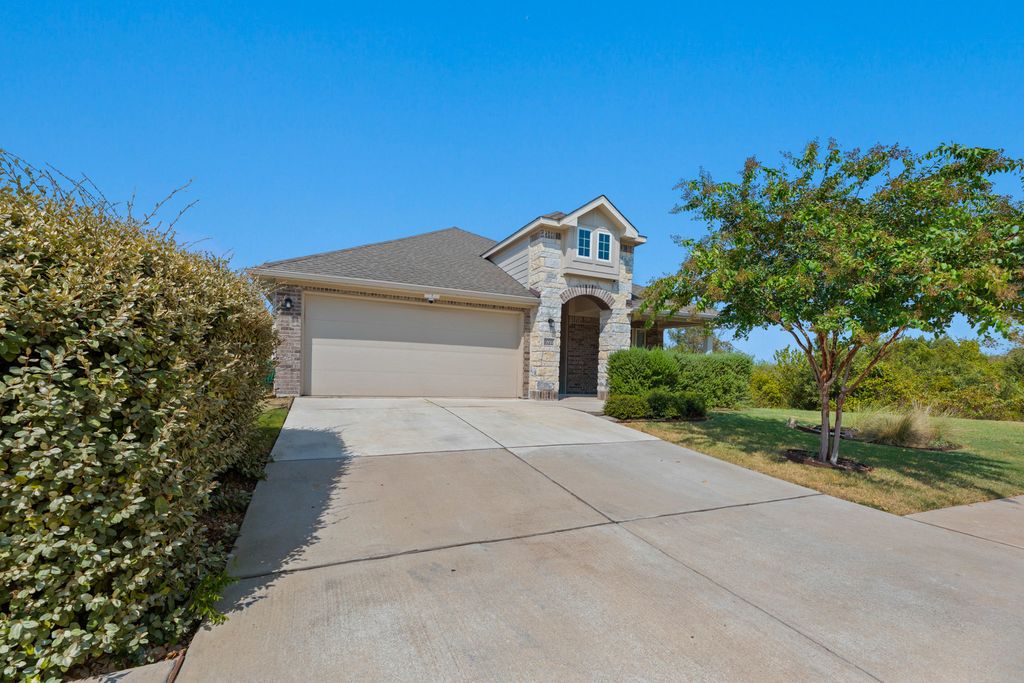 16301 Fetching Avenue, Manor