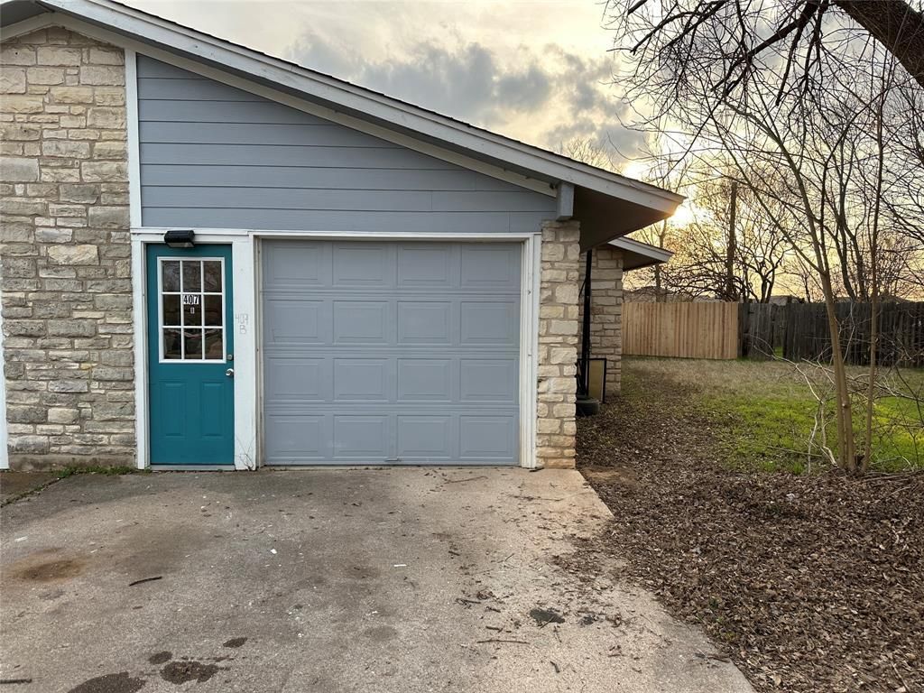 407 Vista West Court B, Bastrop