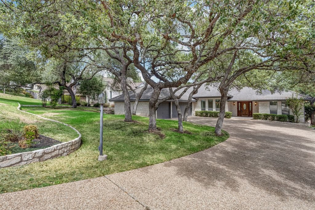 410 Rolling Green Drive, Lakeway