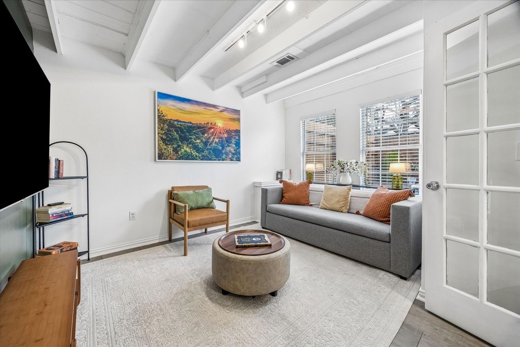 211 Lessin Lane B, Austin