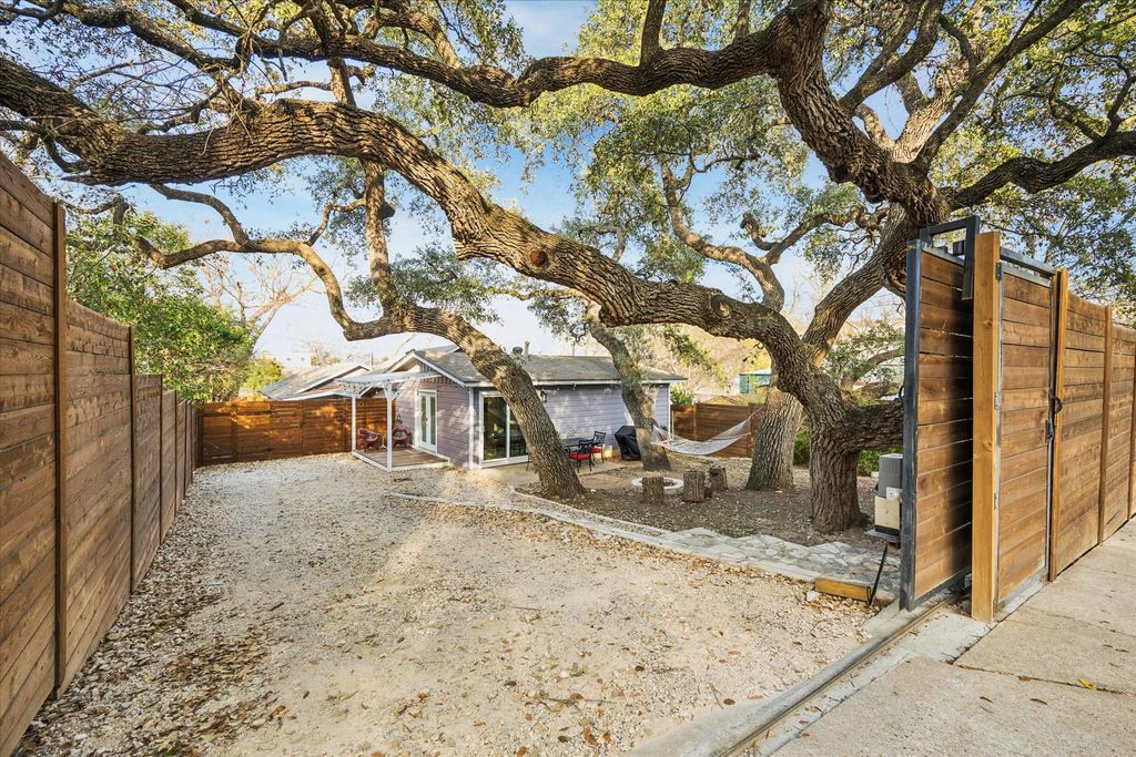 211 Lessin Lane C, Austin