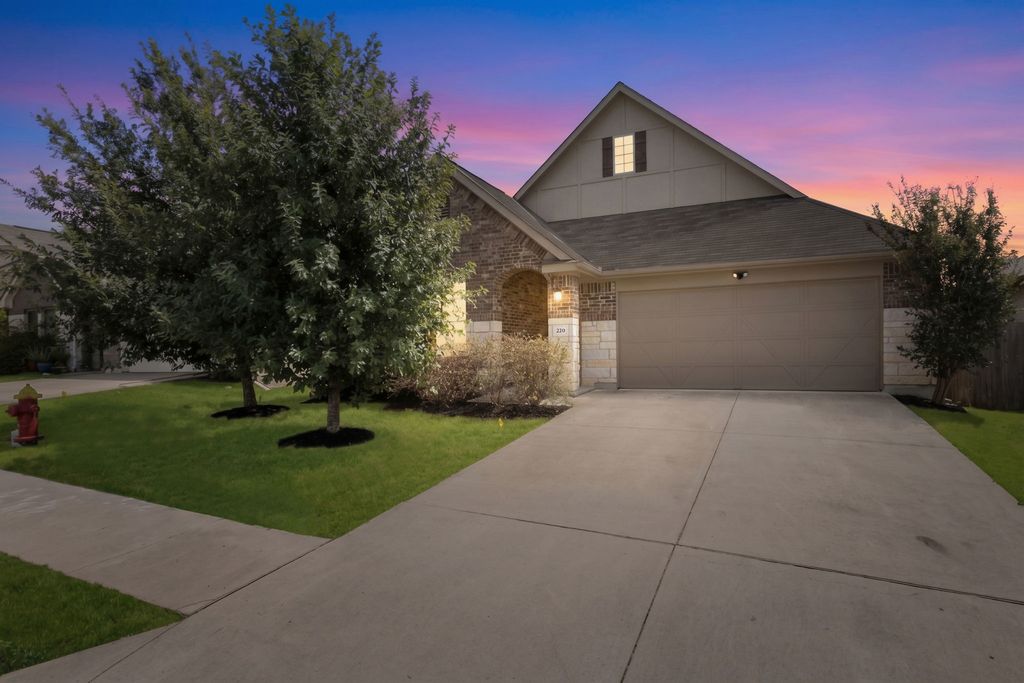 220 Algaroba Loop, Buda