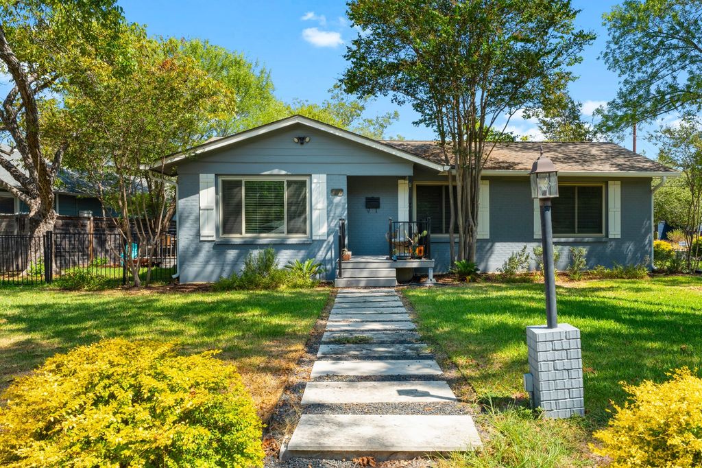 1200 Aggie Lane, Austin