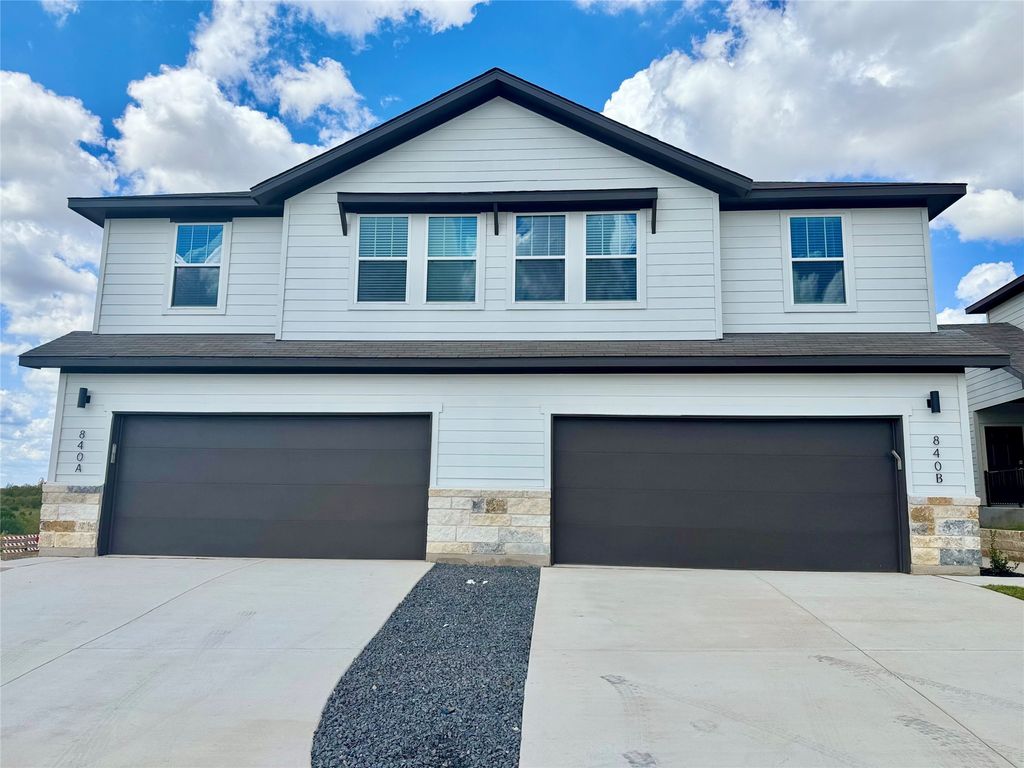 746 Staglin Street A, Buda