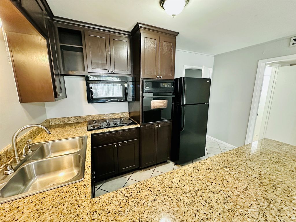 601 W 11th St 226, Austin