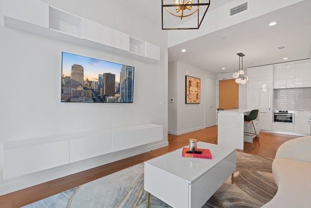 44 East Avenue 1802, Austin