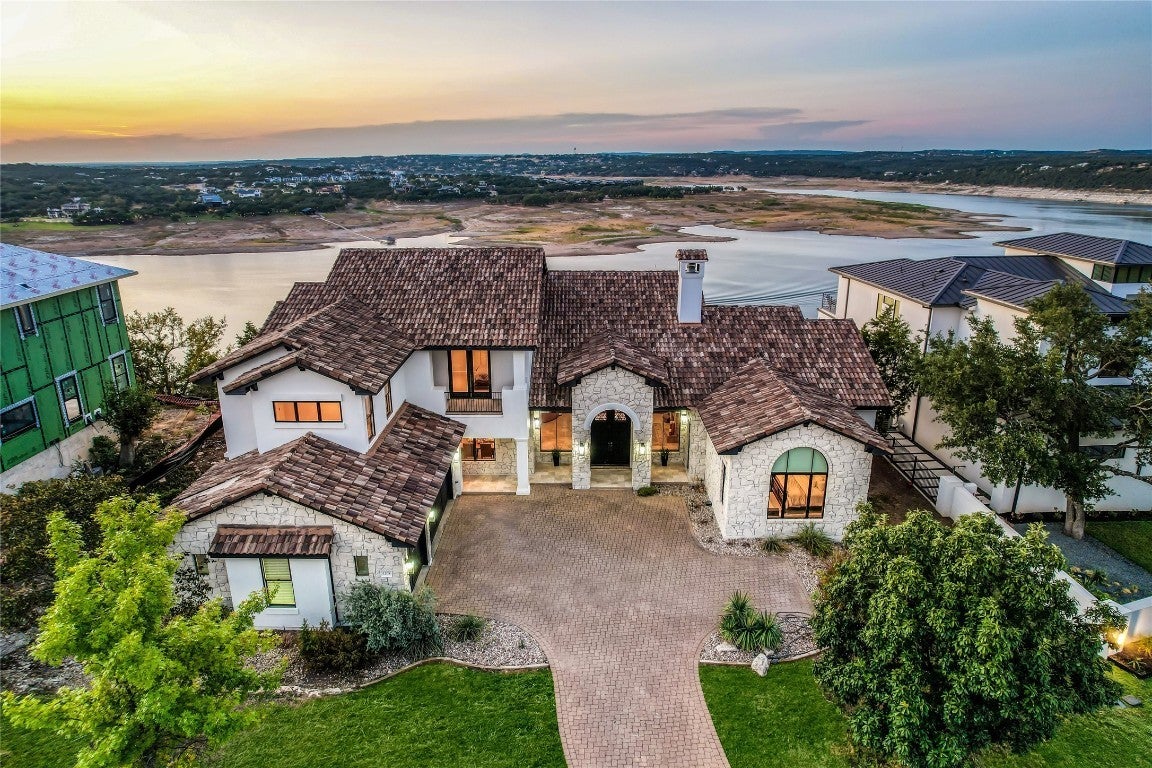 Point Venture / Lago Vista Waterfront Homes For Sale on Lake Travis