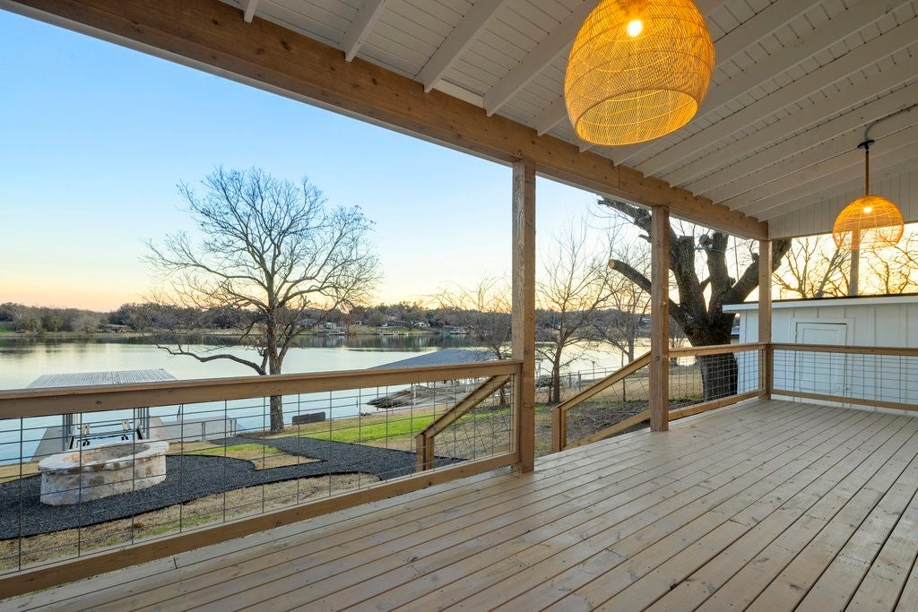 Kingsland TX Waterfront Homes For Sale on Lake LBJ