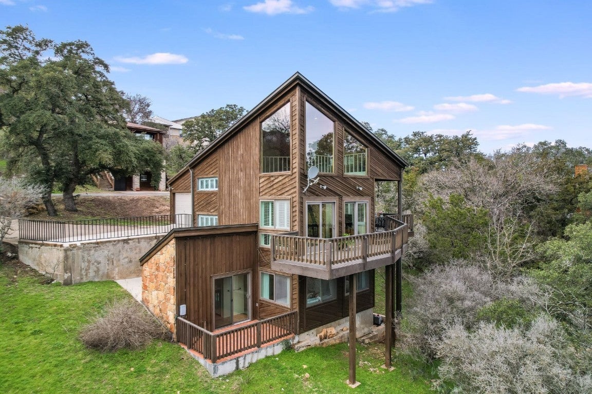 100 Center Cove I Loop 2 on Lake Travis in Spicewood MLS® 6279309