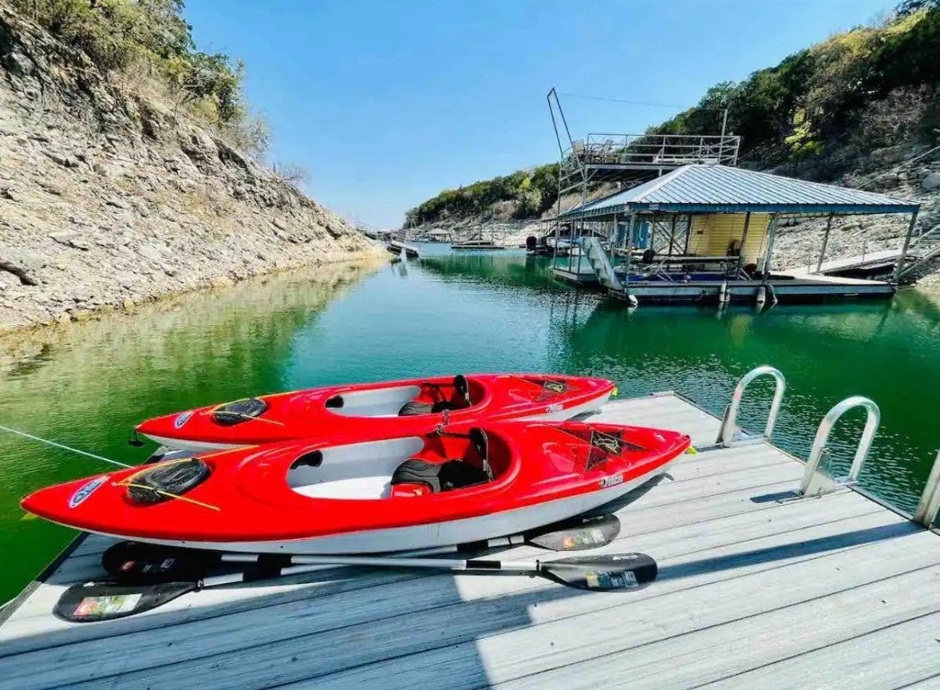 Point Venture / Lago Vista Waterfront Homes For Sale on Lake Travis