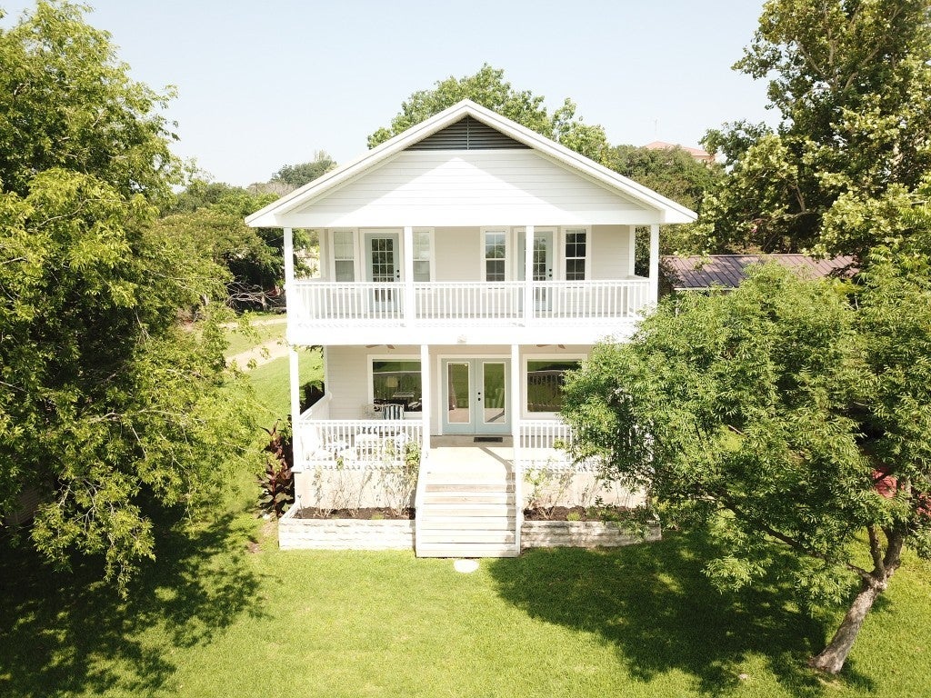 Inks Lake Waterfront Homes For Sale The Lakefront Group