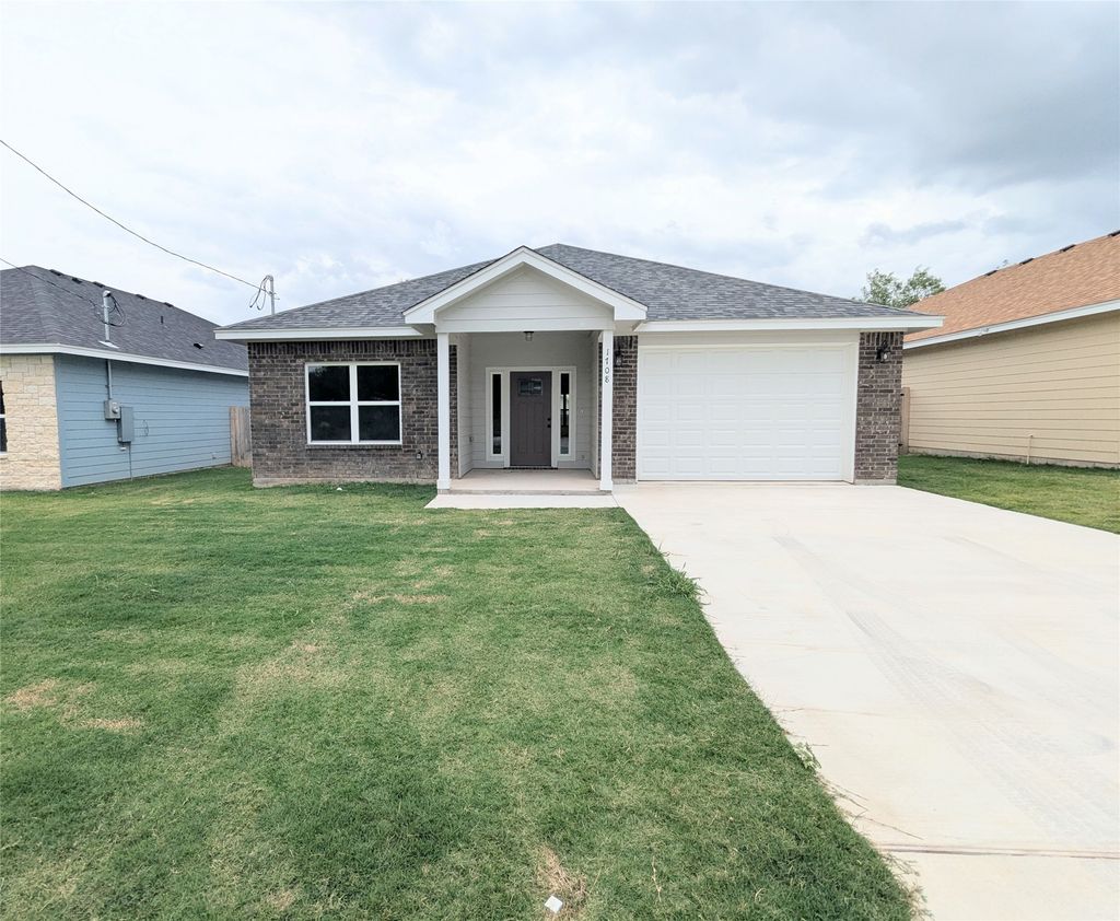 1708 E Ave G, Lampasas
