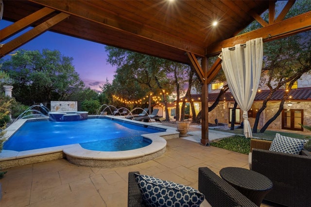 201 Cowal Drive N, Spicewood