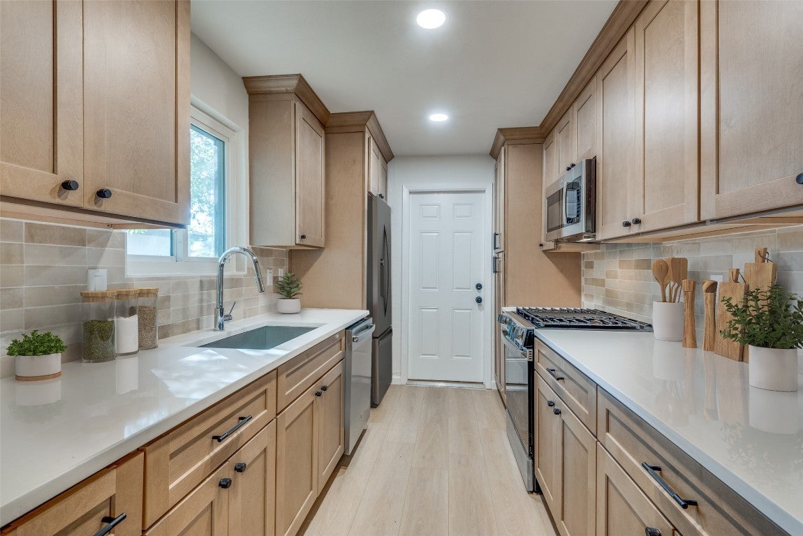 12707 Lamplight Village Avenue on in Austin MLS® 9769044 Listed for