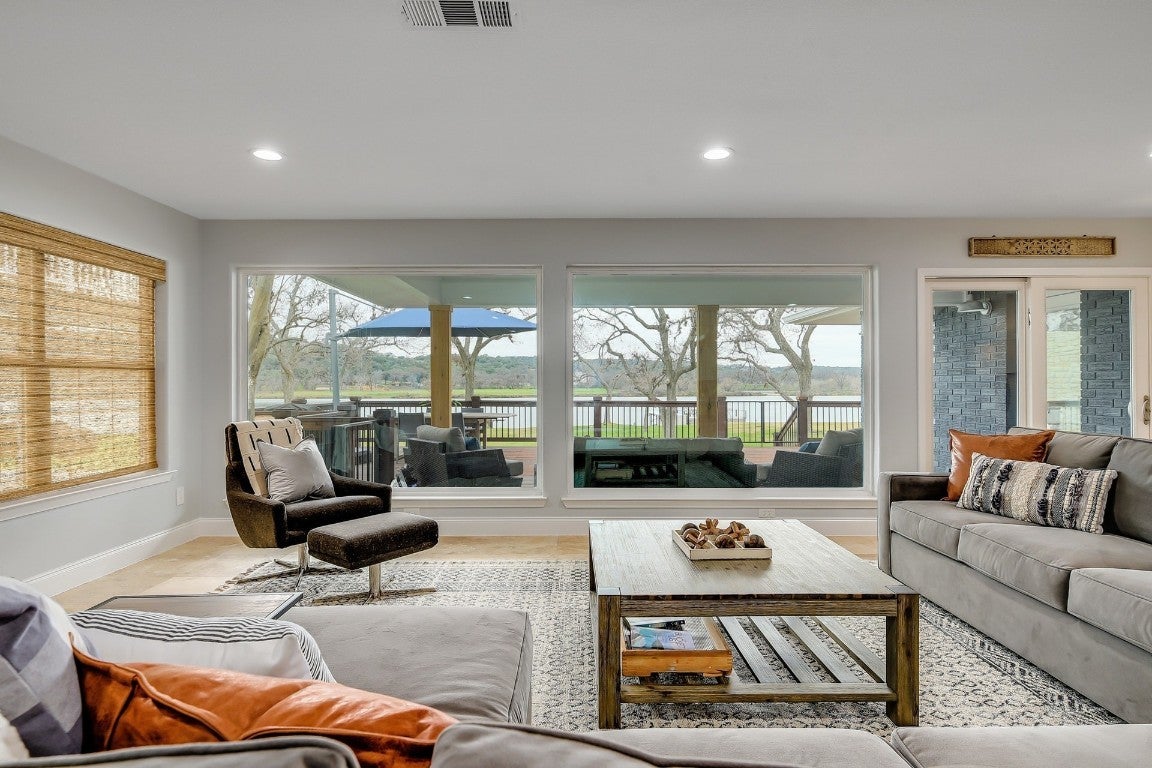 1112 Pecan Dr on Lake Marble Falls in Marble Falls MLS® 3758288