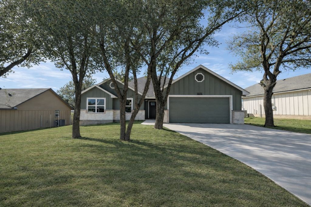 1023 Fieldstone Drive, Lampasas