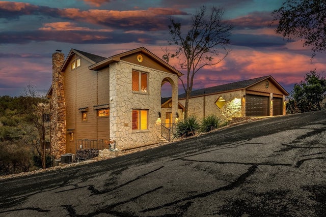 Residential Real Estate for Sale at 112 Center Cove Iii Loop on Lake Travis - MLS #7552391