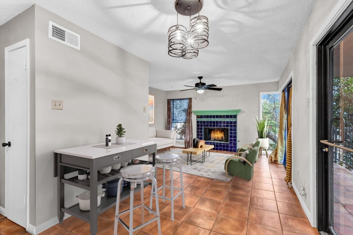 Photo of Listing #1909101