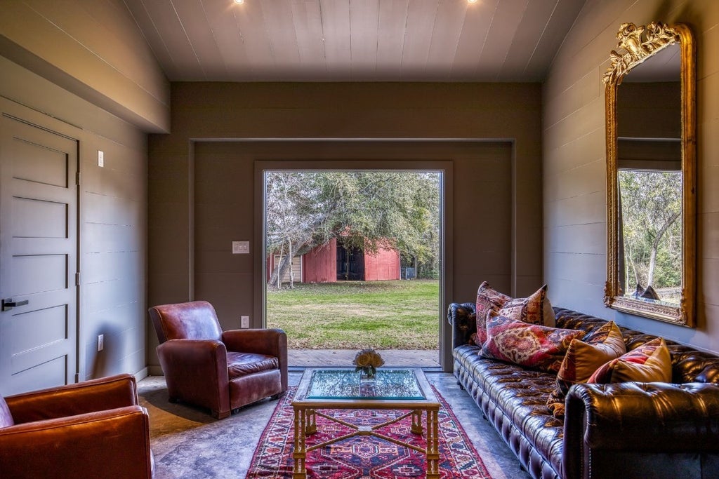 9865 Fm 2981, Fayetteville