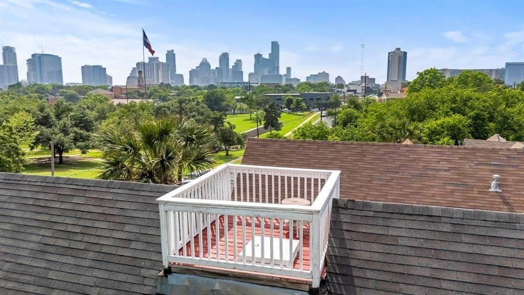 Photo of Listing #1389619