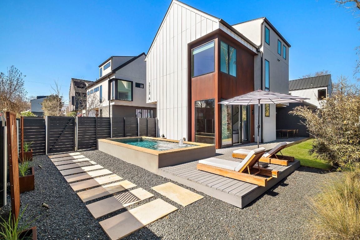 Photo of Listing #3040858