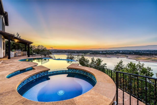 Residential Real Estate for Sale at 1208 Watercliffe Dr on Lake Travis - MLS #2472094