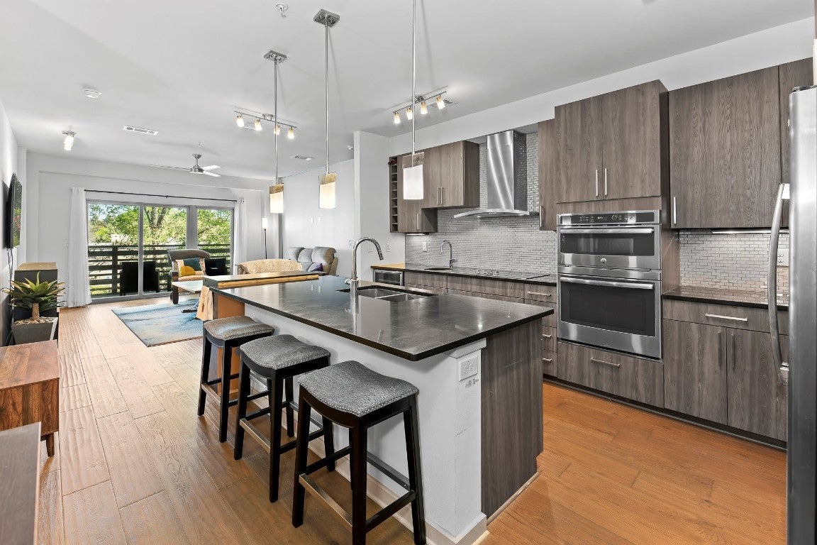Photo of Listing #1879397