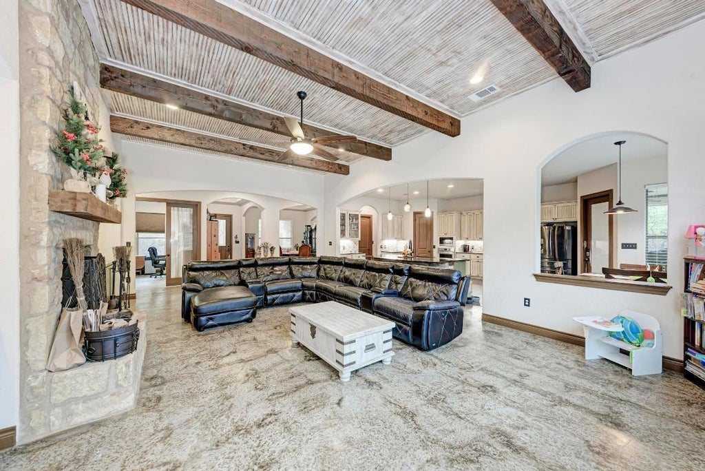 1325 County Road 106, Lampasas