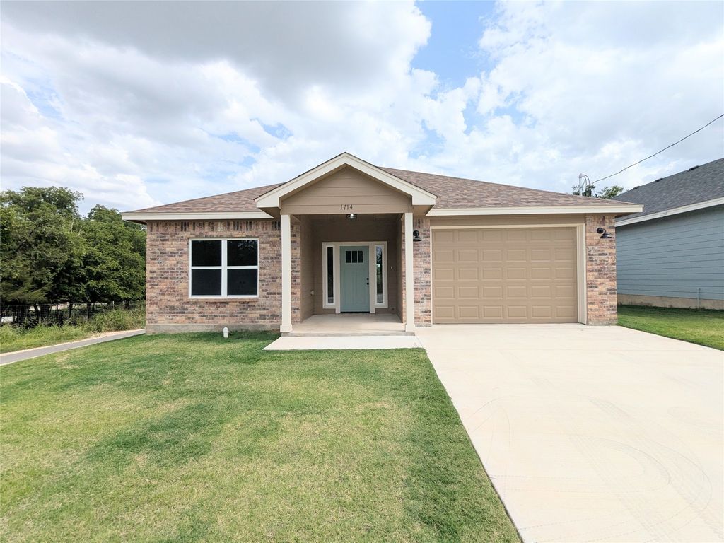 1714 E Avenue G, Lampasas