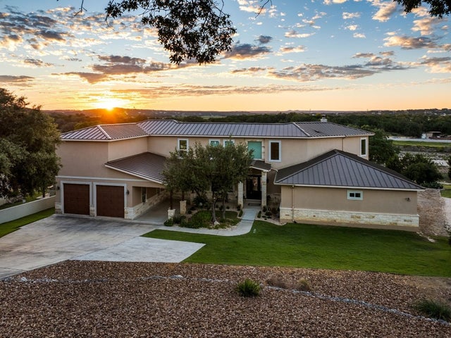 MLS #9866223 for Sale at 1472 Kings Cove Dr, on Canyon Lake in the city of Canyon Lake, 78133