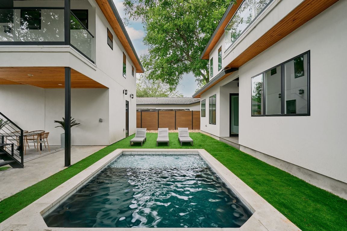 Photo of Listing #1584379
