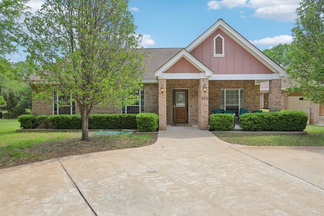 202 Serenada Drive, Georgetown