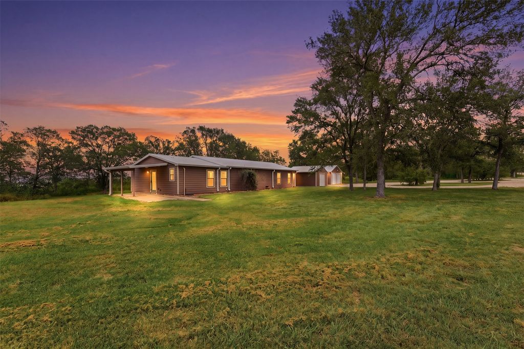 1229 State 304 Highway, Gonzales