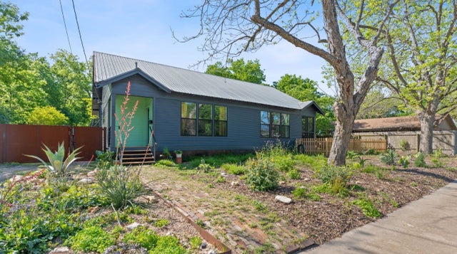 708 W Prairie Lea Street, Lockhart