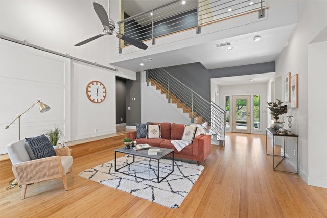 33 Long Creek Road, Austin