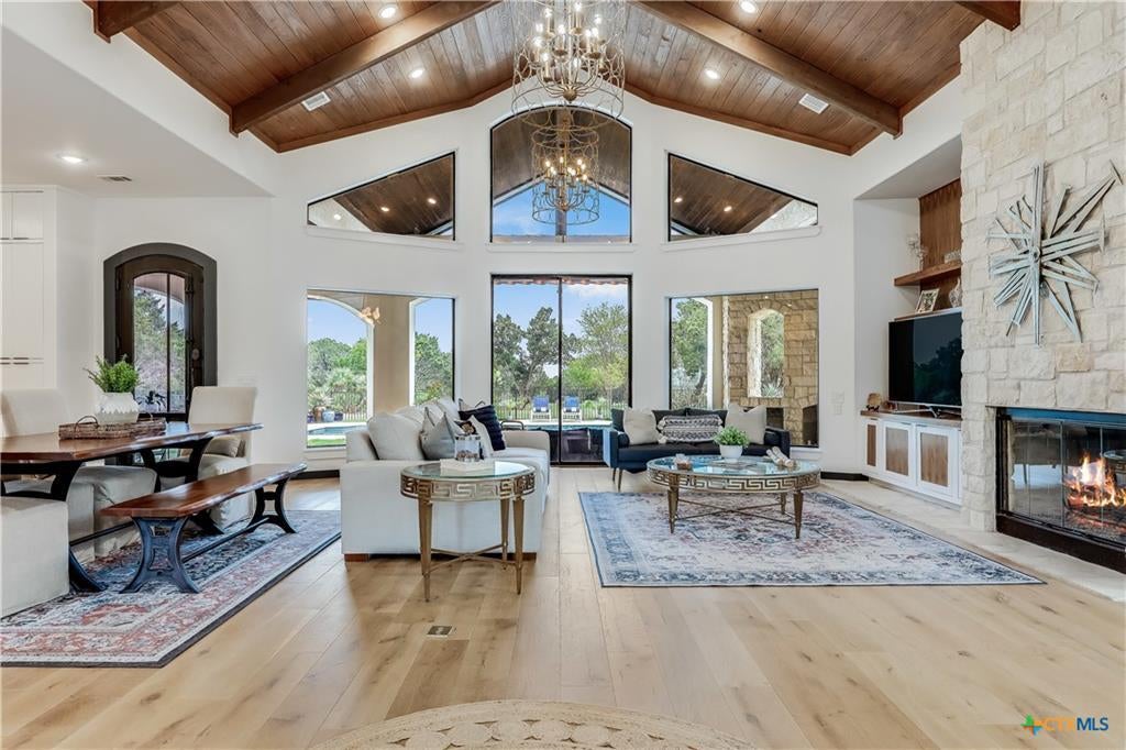 Photo of Listing #7694953