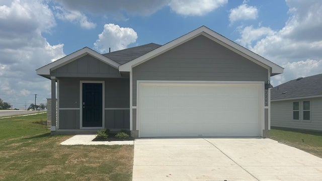 2202 Stones Throw Lane, Luling