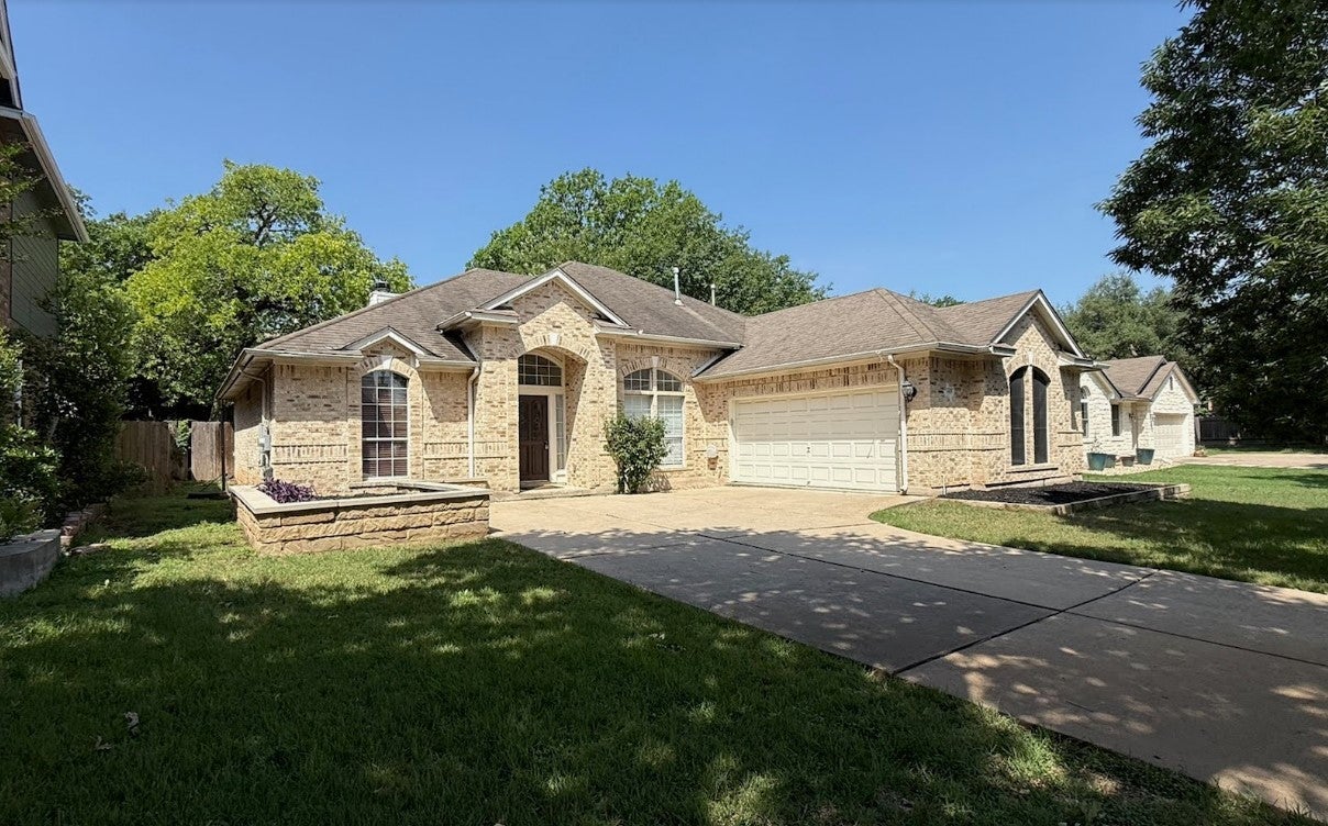 Photo of Listing #2260395