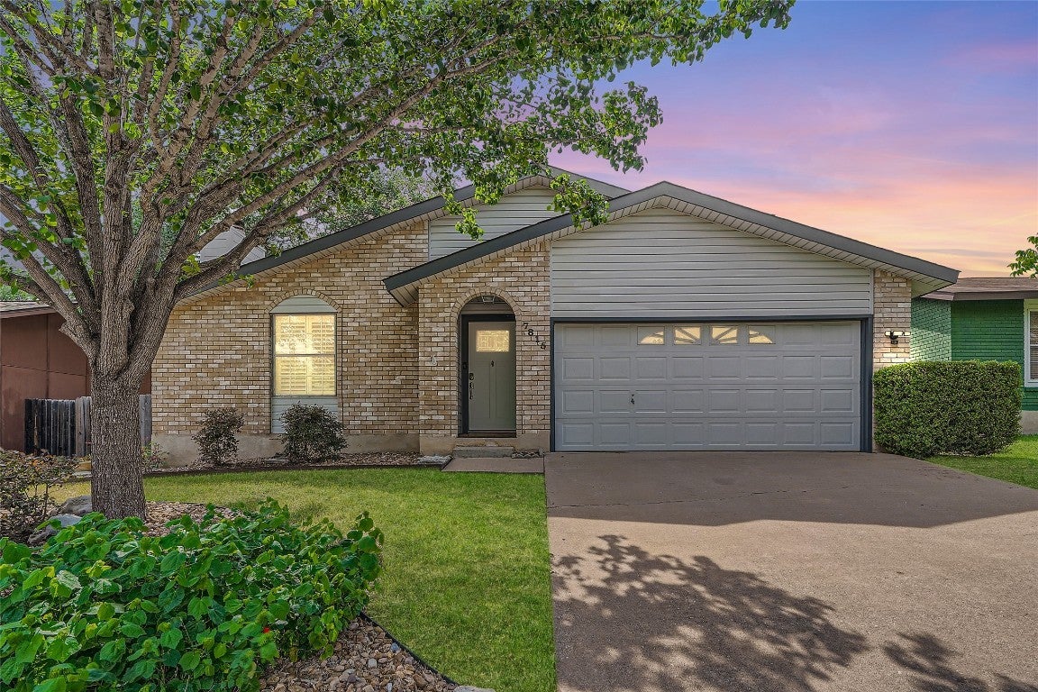 Photo of Listing #1393089