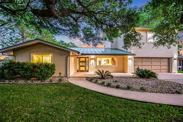 Residential Real Estate for Sale located in the neighborhood of Hoffman, on Lake LBJ in the city of Kingsland, TX