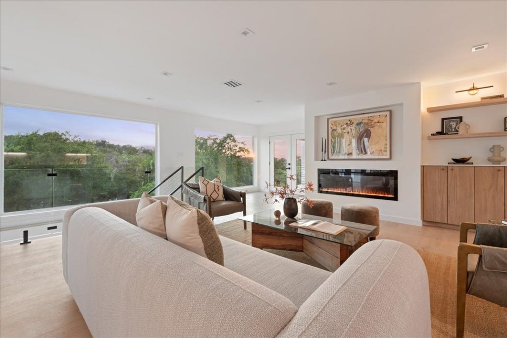 902 Challenger Street, Lakeway