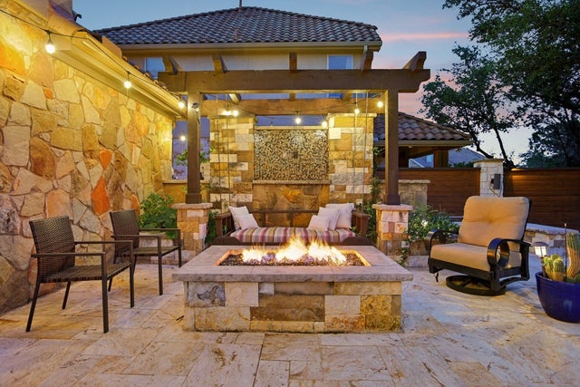 Located on , Residential for Sale by 224 Horseback Holw in the Austin, located in the neighborhood of Steiner Ranch Ph 01 Sec 09