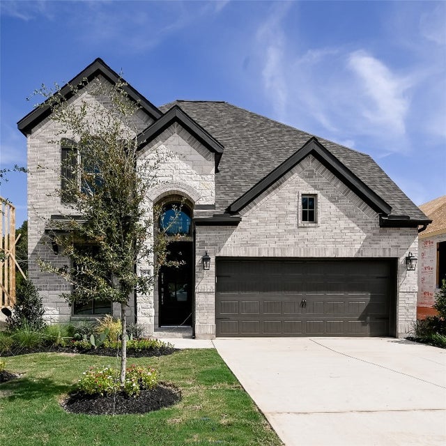 284 Basket Flower Loop, Kyle