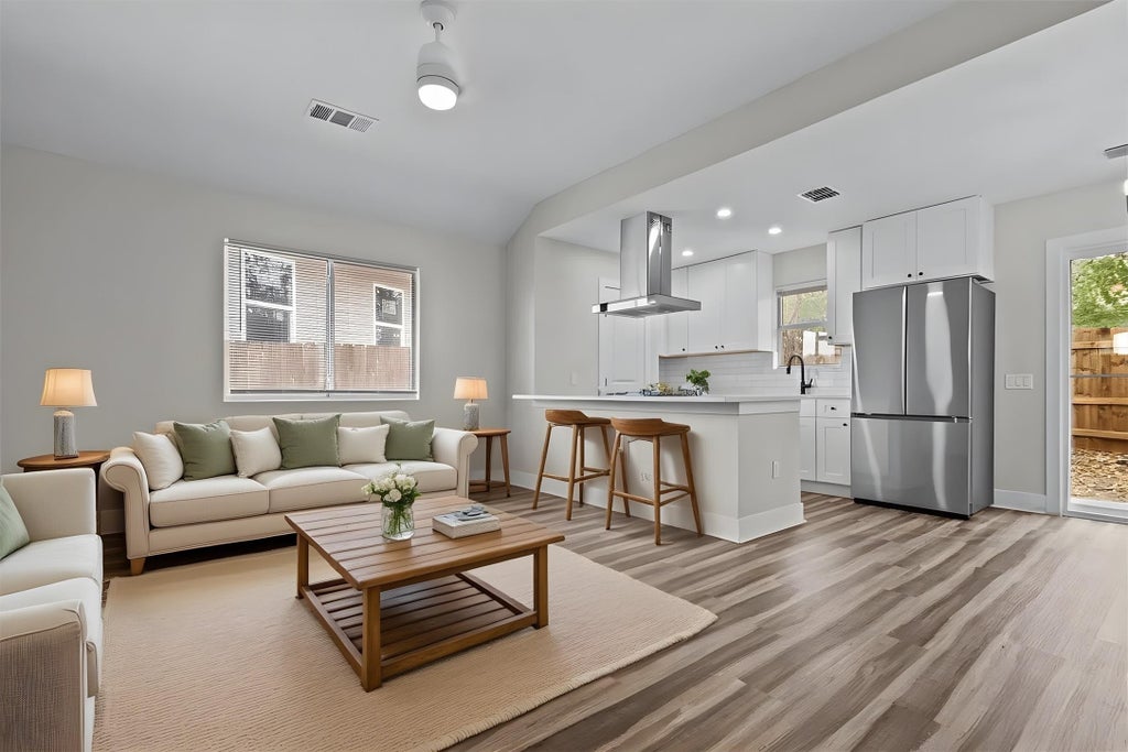 4913 Single Shot #a Circle, Austin